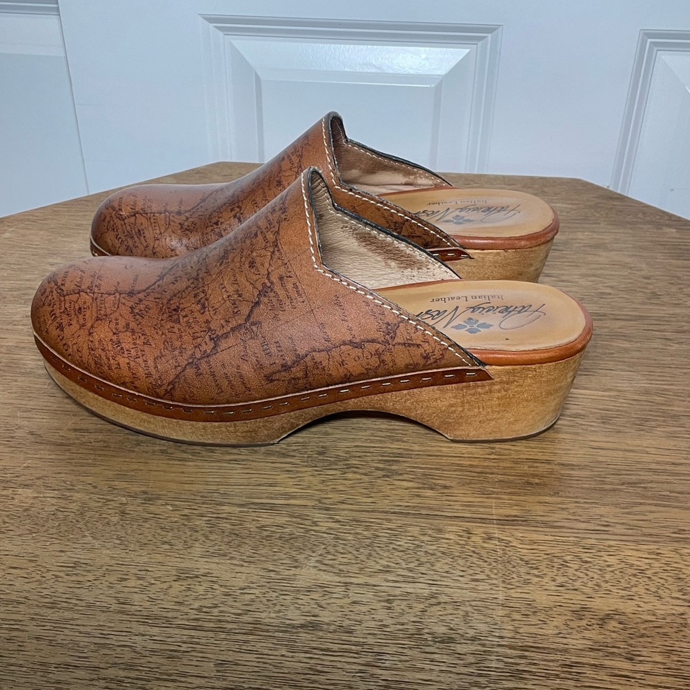 Patricia Nash Carmine map-print leather slip-on clogs Size 8.5 Italian Leather - Picture 4 of 10